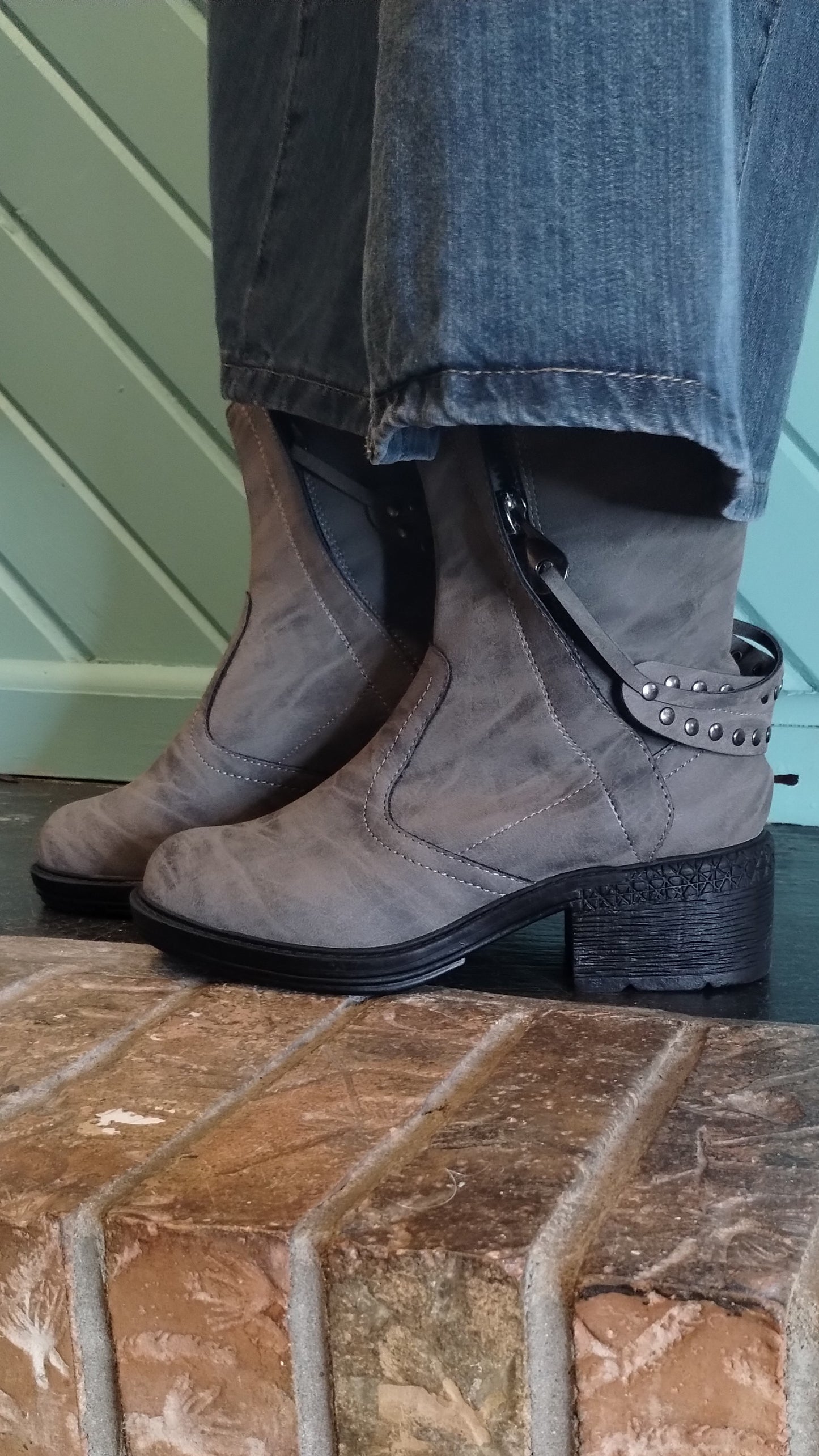 Vegan-friendly boots, ankles boots, gray boots, gray ankle boots, slate ice boots, two zipper boots, chunky heel boots