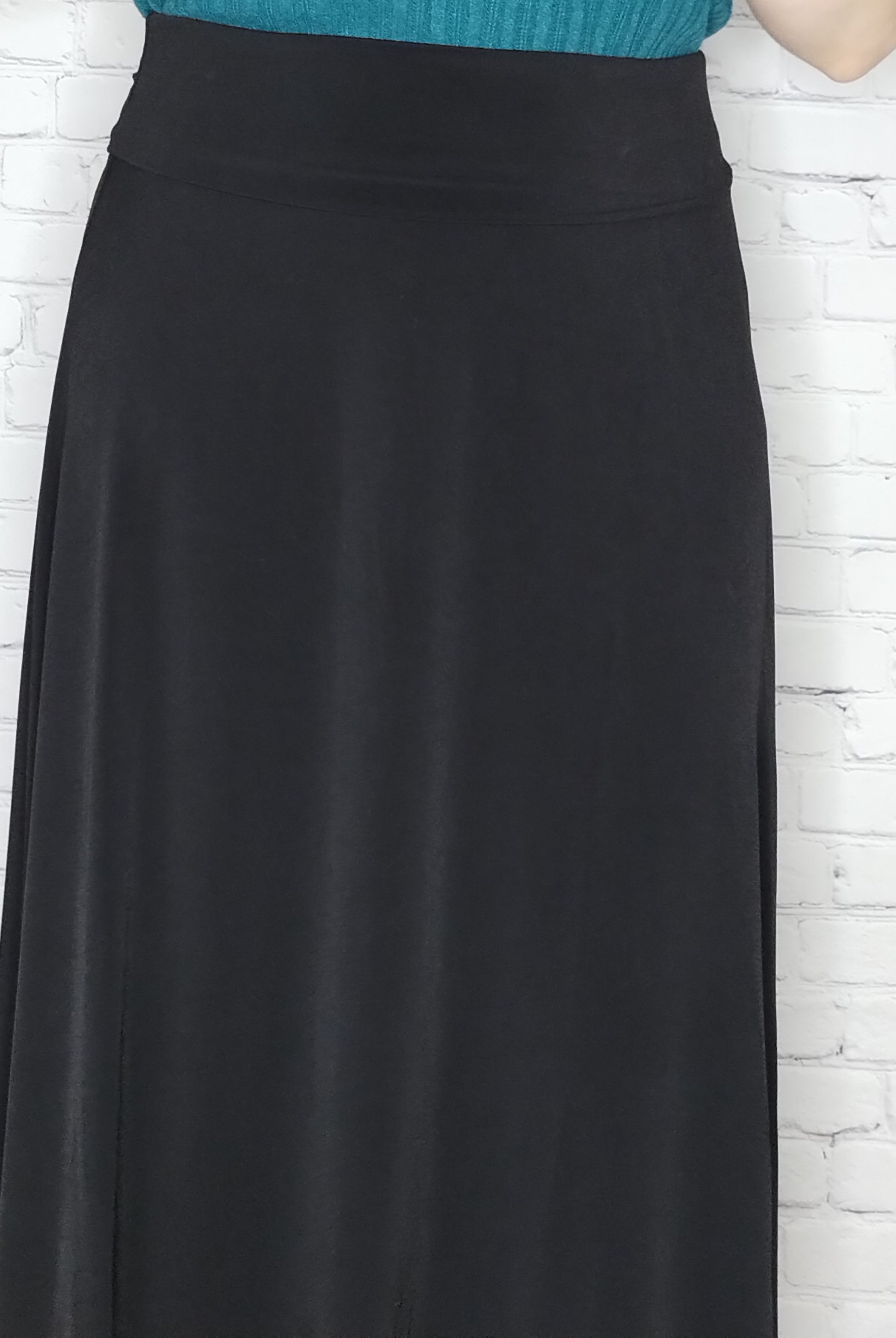 Black knee outlet length flowy skirt