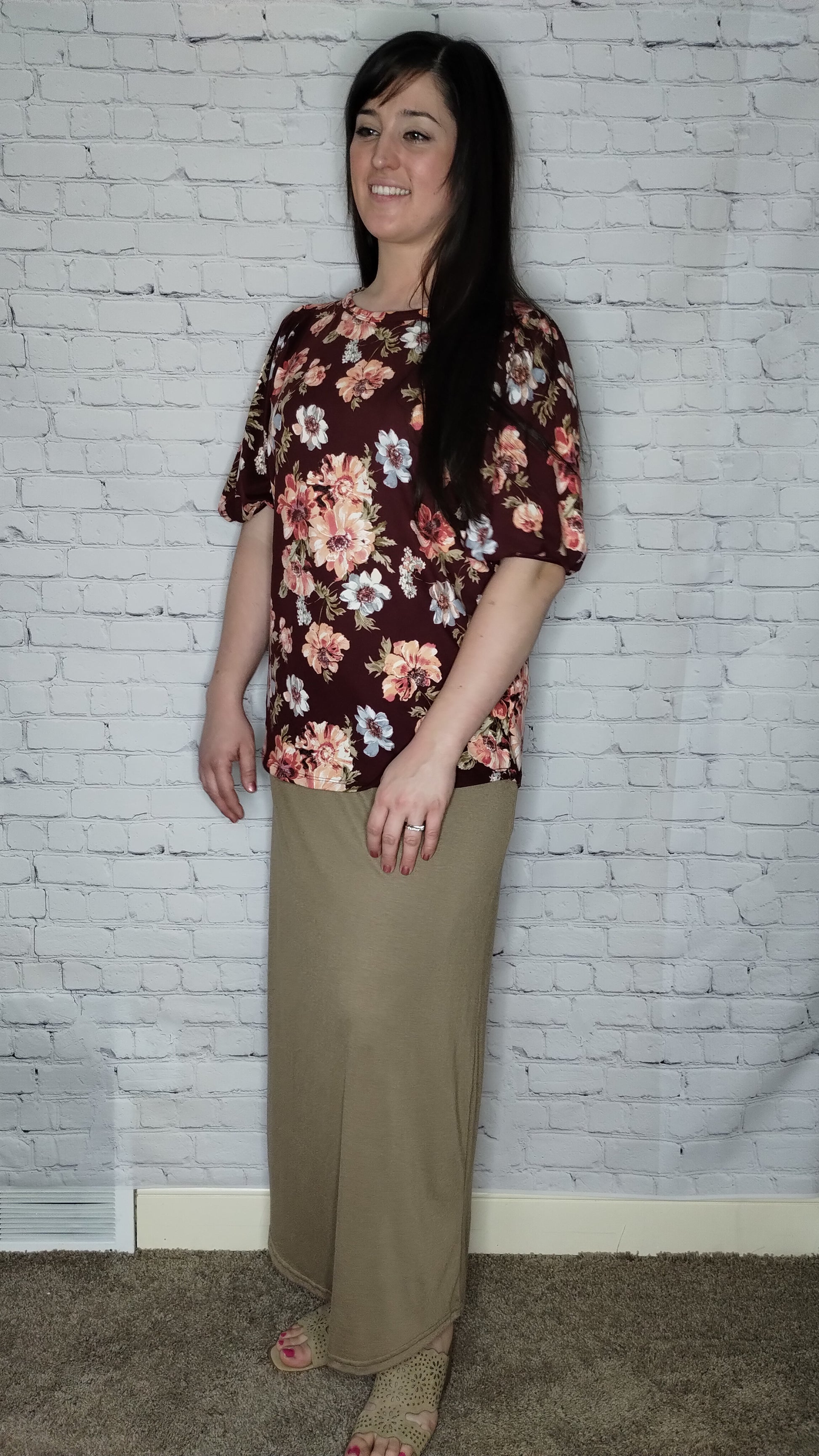 modest top, floral top, short sleeve top, burgundy top, bubble sleeve top, knit jersey top