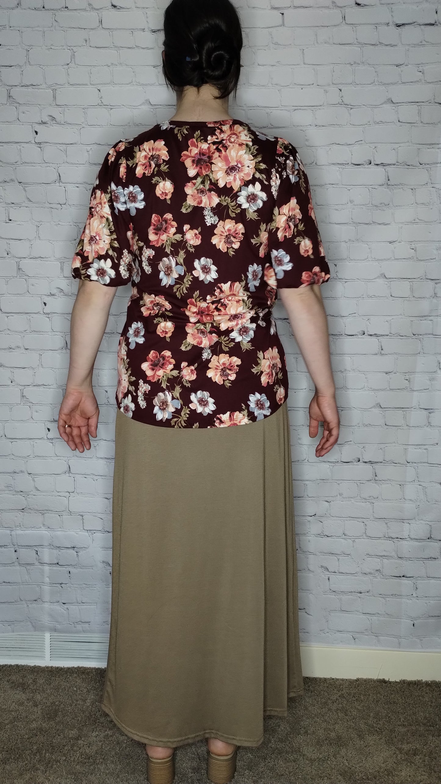 modest top, floral top, short sleeve top, burgundy top, bubble sleeve top, knit jersey top